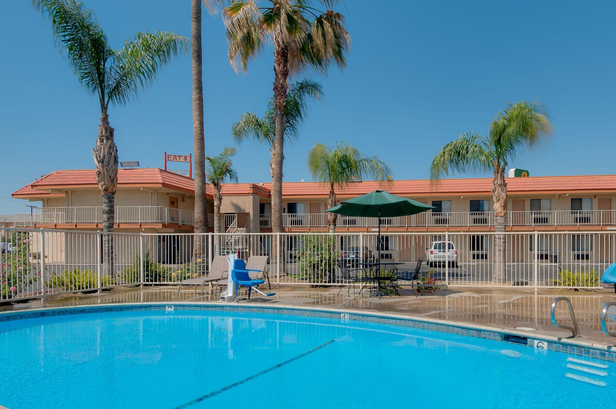 Vagabond Inn Bakersfield North Bagian luar foto