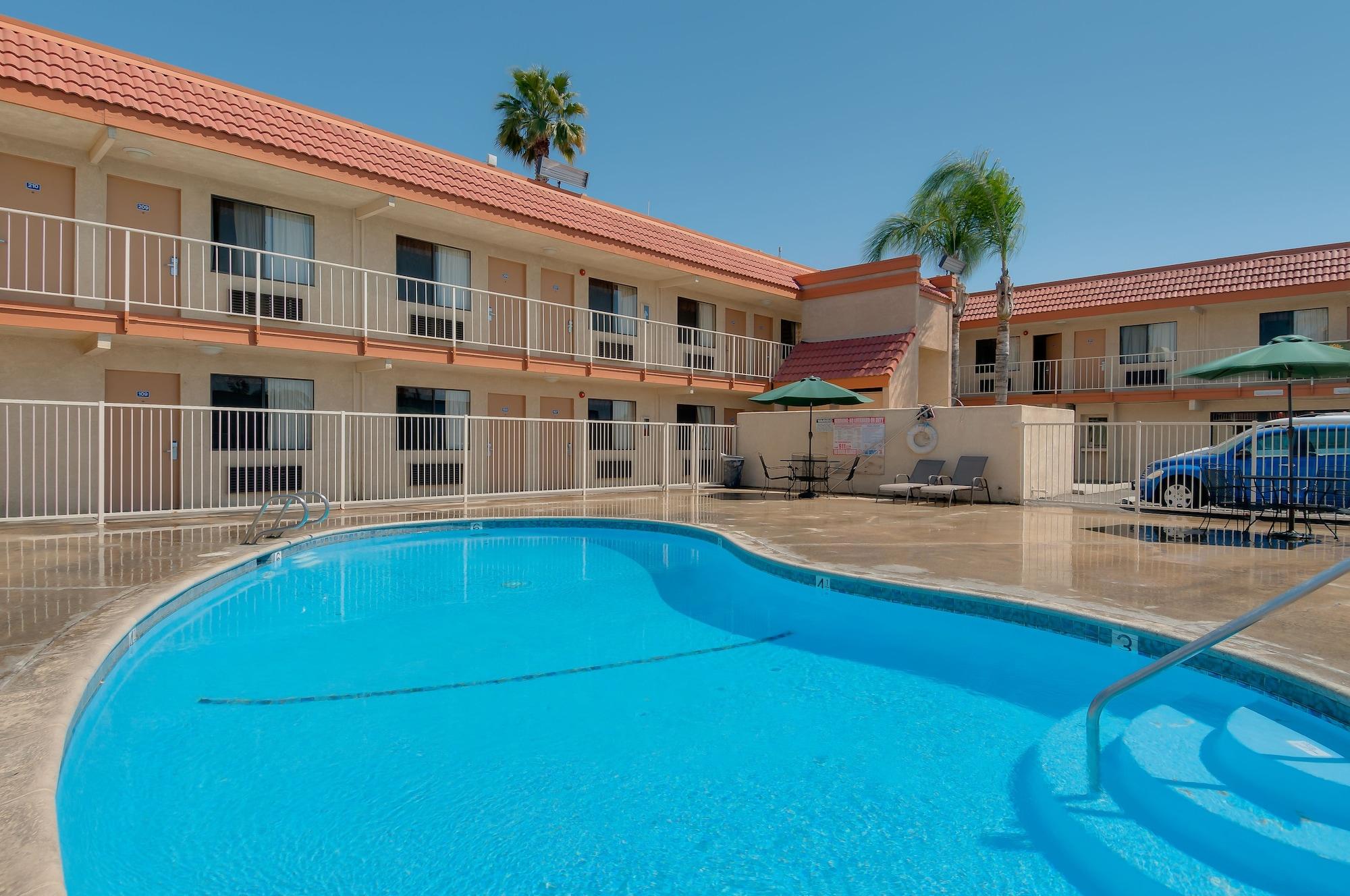 Vagabond Inn Bakersfield North Bagian luar foto