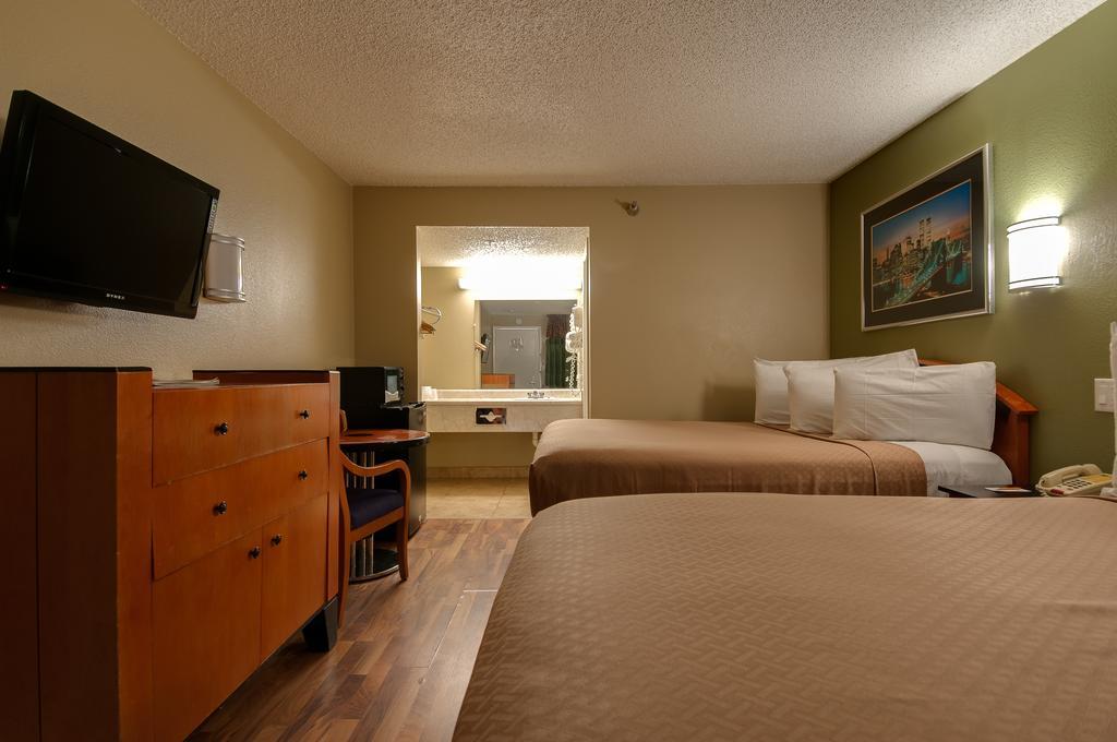 Vagabond Inn Bakersfield North Bagian luar foto