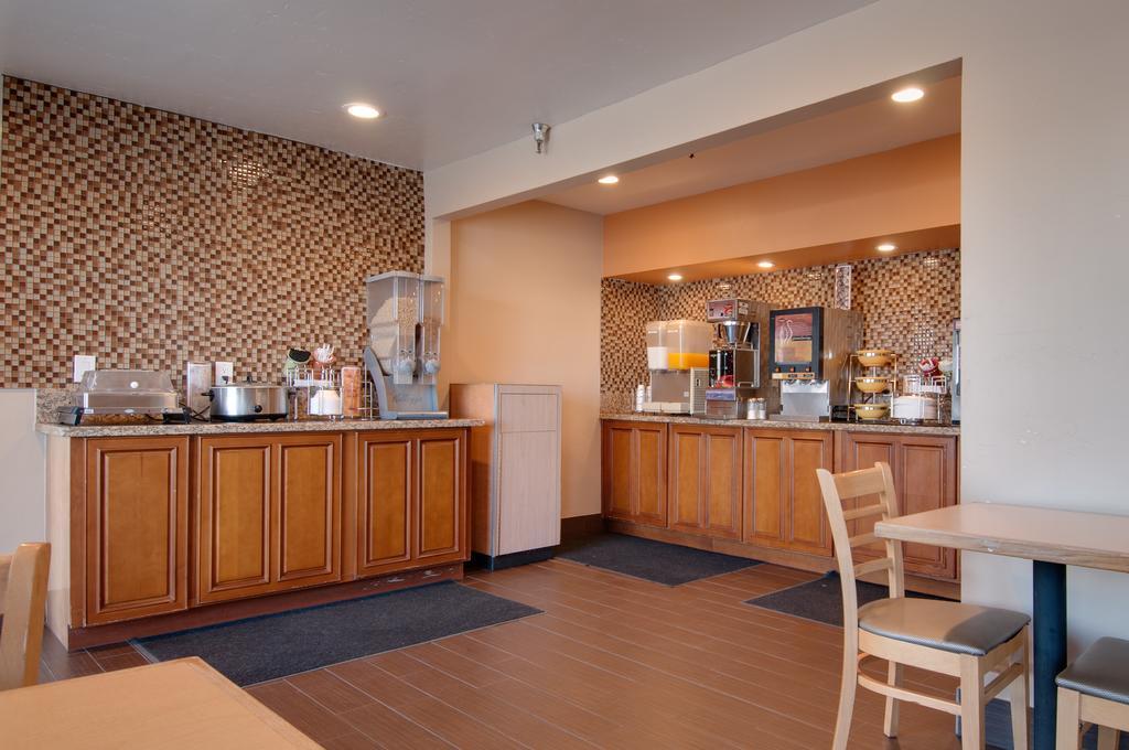 Vagabond Inn Bakersfield North Bagian luar foto