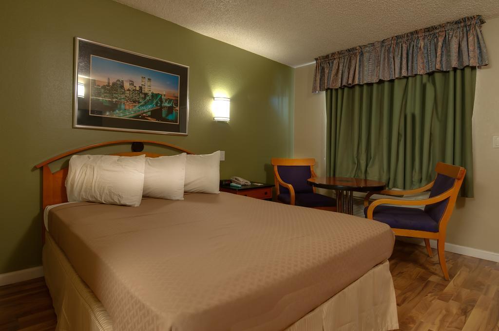 Vagabond Inn Bakersfield North Bagian luar foto